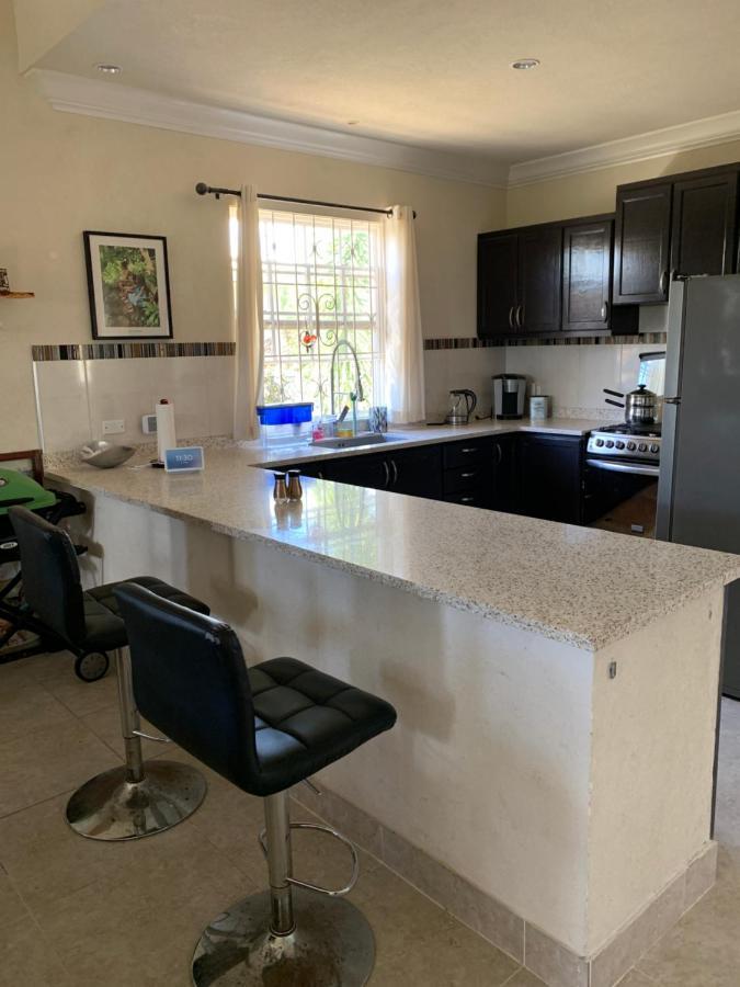 קרייסט צ'רץ' Raivens Nest Bed And Breakfast מראה חיצוני תמונה
